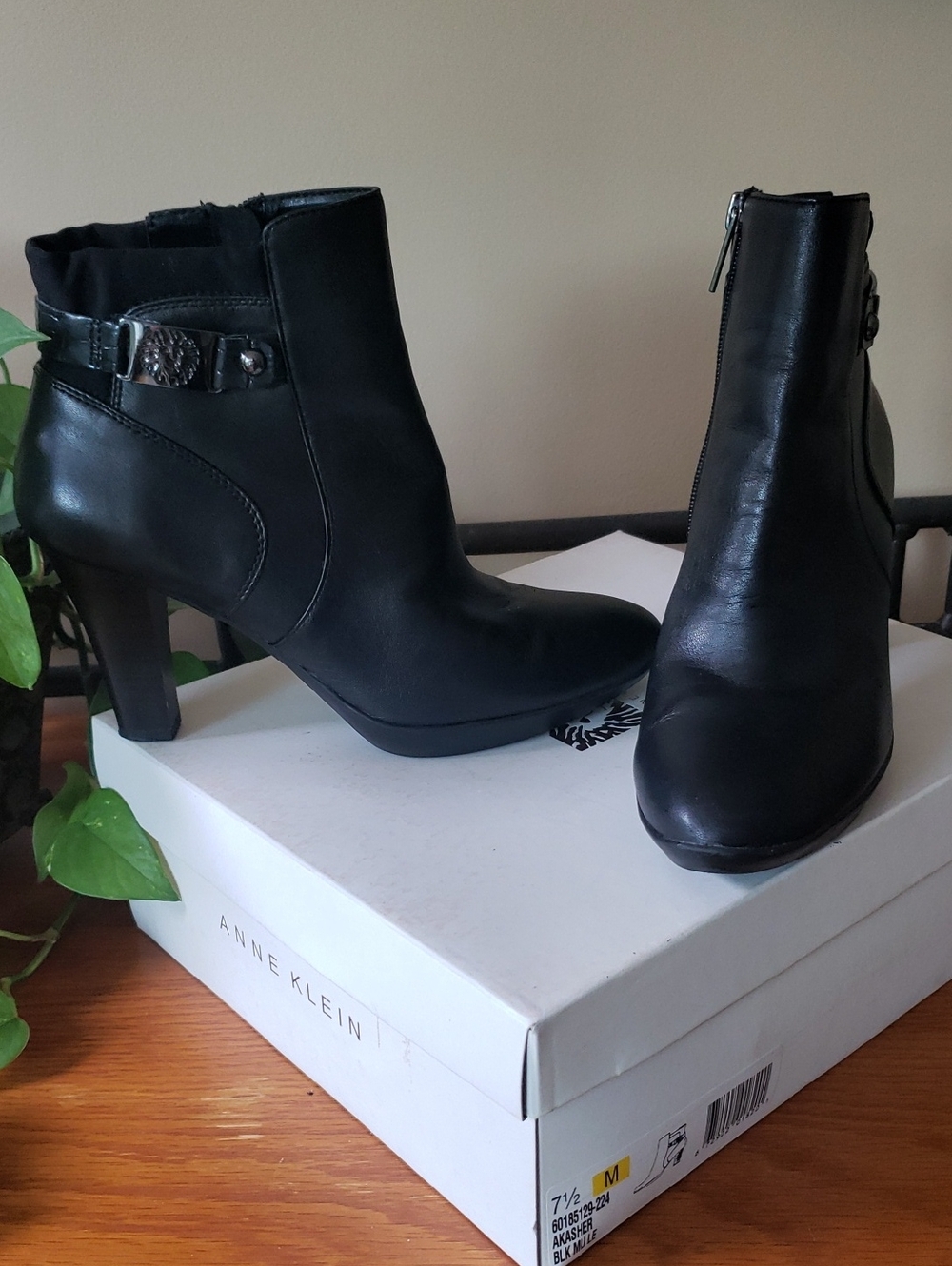 Anne Klein Elegant Black Heeled Boots Size: 7 1/2M